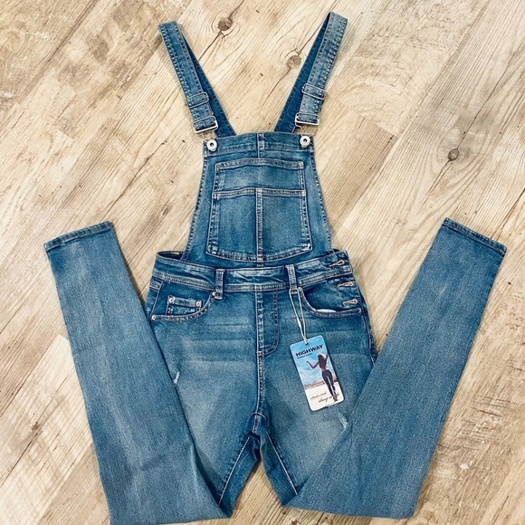 🎉HP🎉NWT Highway Distressed Skinny Overalls size 3/4 - Picture 3 of 7